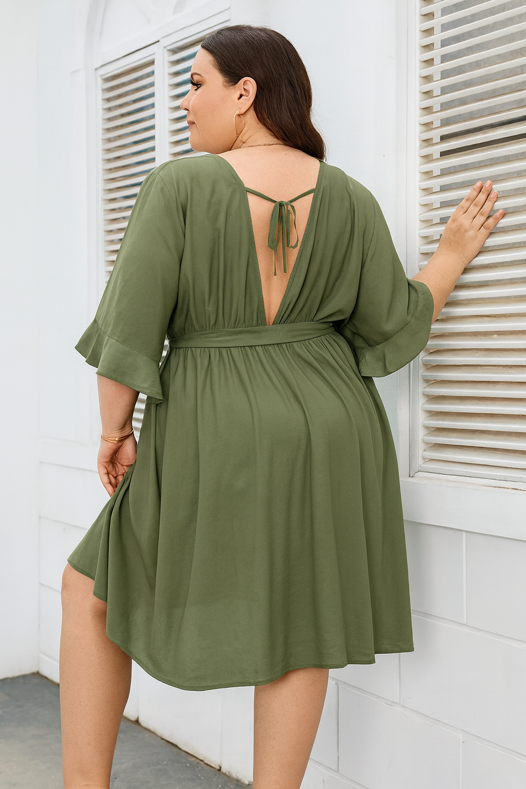 Robe grande taille en coton vert – col V, manches à volants, style automnal chic