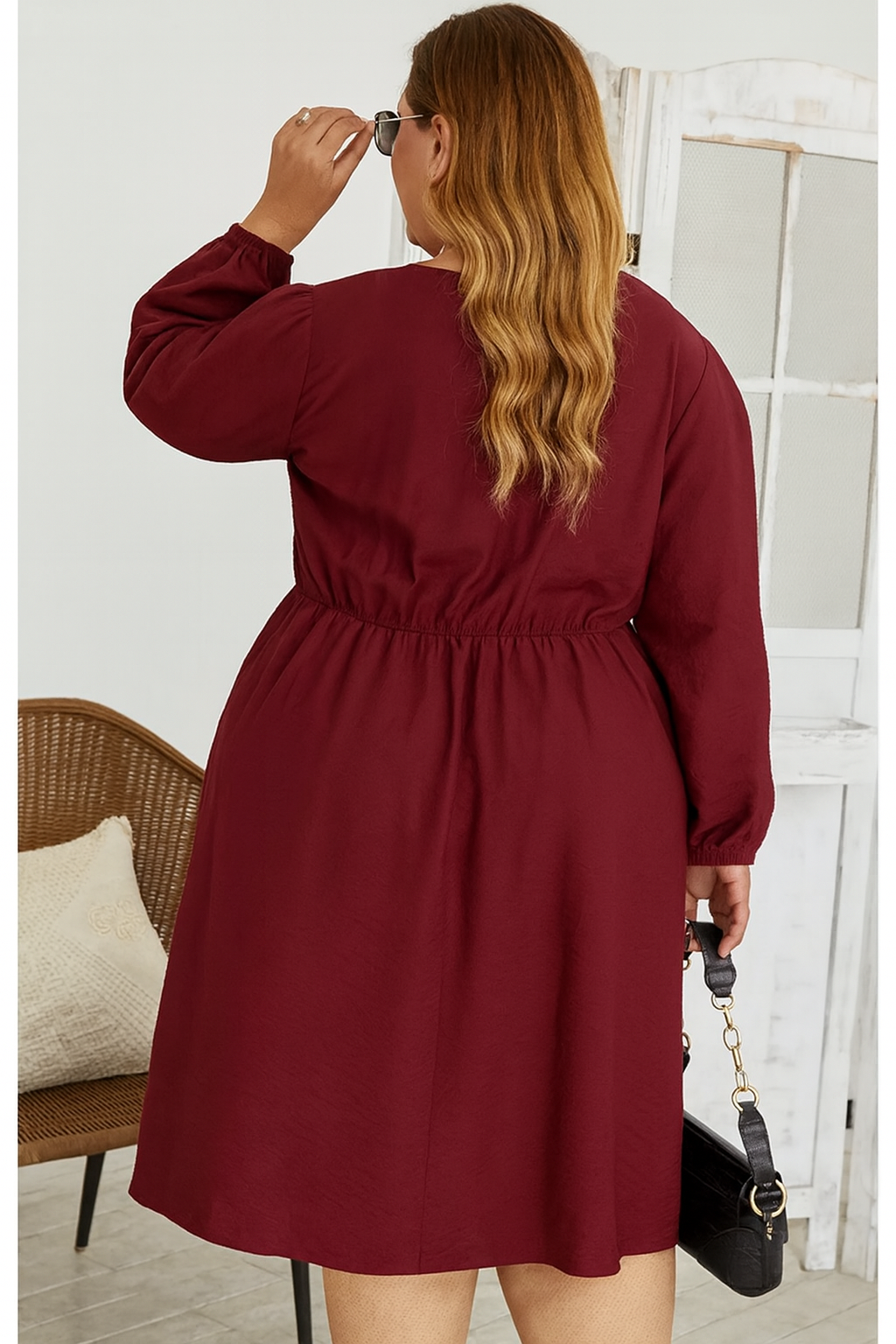 Robe grande taille en coton bordeaux – Col V élégant, manches longues, mi-longue