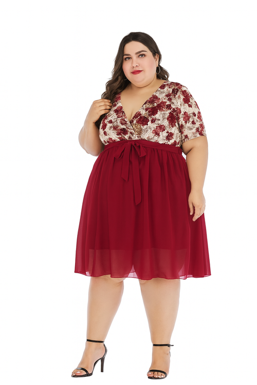 Robe de soirée grande taille à manches courtes – Col V, buste fleuri, jupe fluide